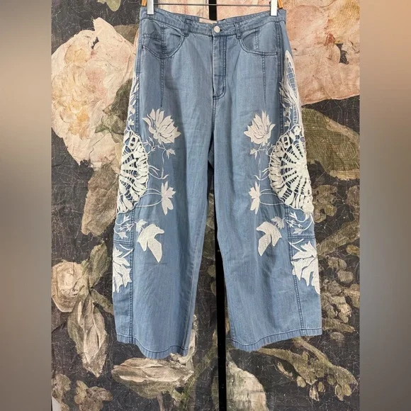 Kenna Heritage Barrel Jeans by Pilcro: Embroidered Edition Size 28 - Picture 7 of 12